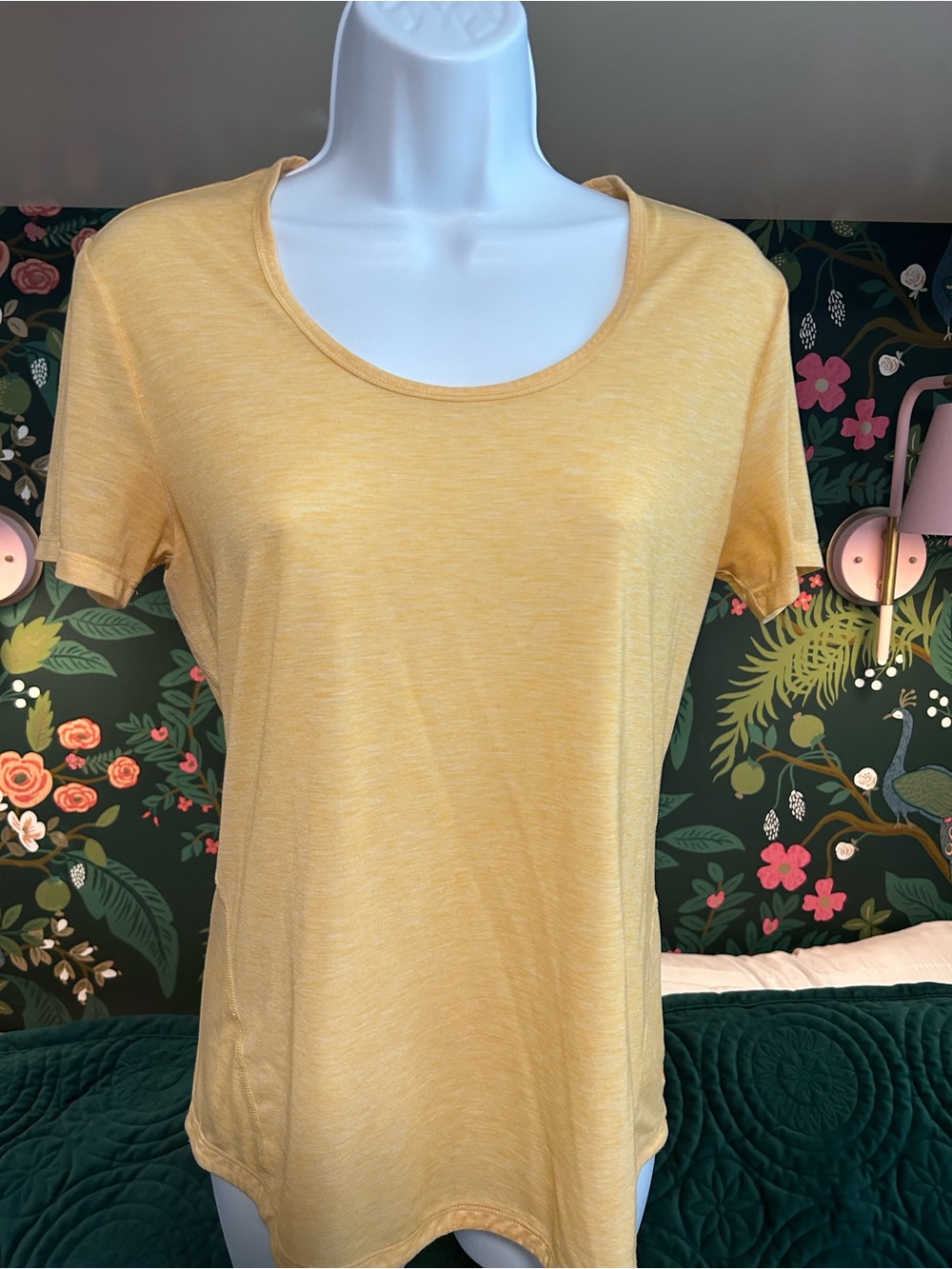Lucy Short Sleeve Scoop Neck Tee in Pale Yellow